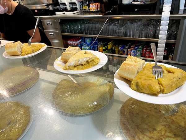 Fotografia tomada fuera de Cafetería Altapeña -Gasolinera Recomendada - cafeterías en Somahoz, Cantabria