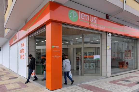 Fotografia tomada fuera de PLENUS SUPERMERCADOS - Supermercado en Láncara, Lugo