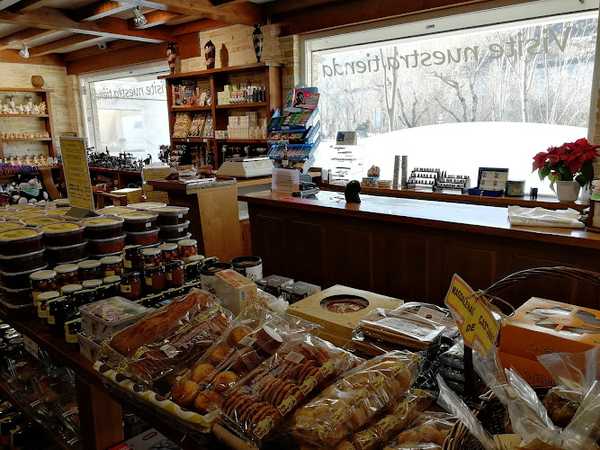 Fotografia tomada fuera de Productos Artesanos de El Bierzo - Tienda de alimentos naturales en La Portela de Valcarce, León