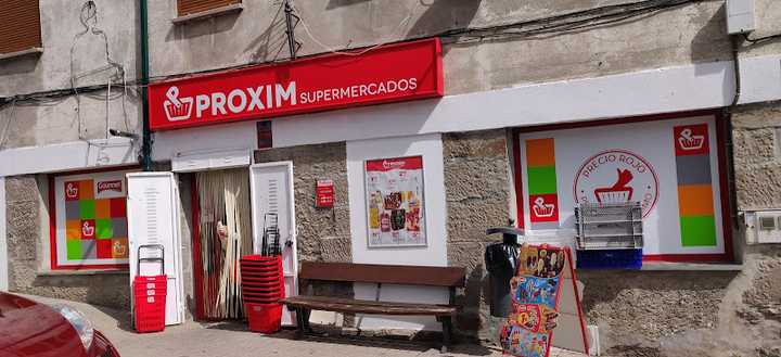 Fotografia tomada fuera de Proxim supermercados - Tienda de alimentación en Caboalles de Abajo, León