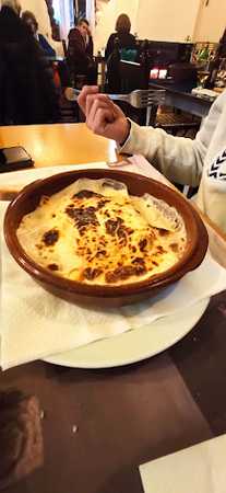 Fotografia tomada fuera de Puente la Reina de Jaca Consultorio - restaurantes en Puente la Reina de Jaca, Huesca