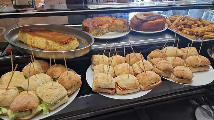 Fotografia tomada fuera de Cafetería Auditorio de León - cafeterías en León, León