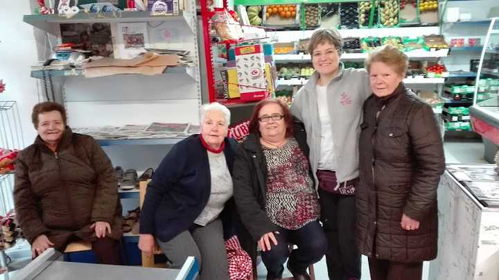 Fotografia tomada fuera de Queviures Casa Gayà - Supermercat en L'Espluga Calba, Lleida