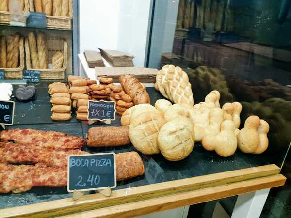 Fotografia tomada fuera de QUOP ETXEBARRI - Tienda de golosinas en Echévarri, Bizkaia