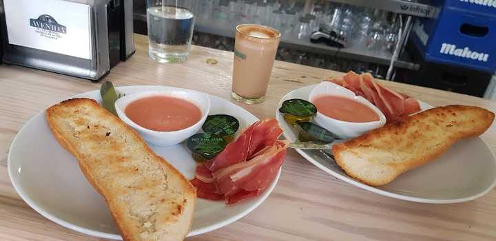 Fotografia tomada fuera de Cafeteria Bar Avenida - Cafetería en Madrigal de la Vera, Cáceres