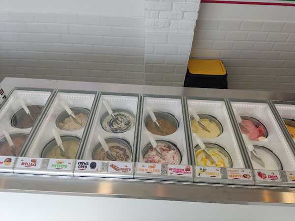Fotografia tomada fuera de Rafa Gelato Mera - Heladería en Mera, A Coruña