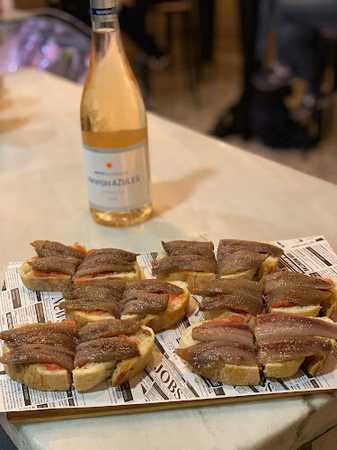 Fotografia tomada fuera de Redondo Gourmet - Tienda de alimentación en Madrid, Madrid