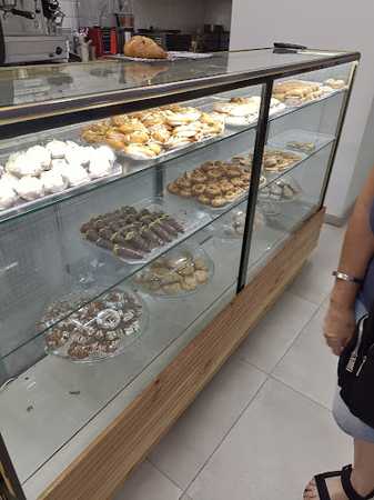 Fotografia tomada fuera de Regal - Pastelería en Montcada i Reixac, Barcelona