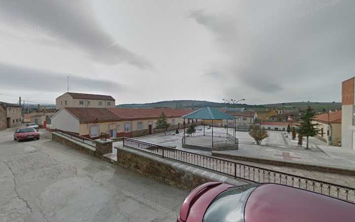 Fotografia tomada fuera de Repartidor Panadero fresno-alhandiga de lunes a sábado a las 11:00 Parada 1 - Panadería en Galinduste, Salamanca