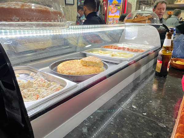 Fotografia tomada fuera de Cafetería Bar Noruega - cafeterías en Madrid, Madrid