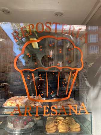Fotografia tomada fuera de Reposteria Artesana Elena Magdalena - Panadería en Madrid, Madrid