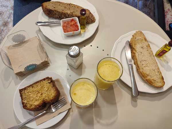 Fotografia tomada fuera de Repostería Creativa CARESSA - Cafetería en Vitoria-Gasteiz, Álava