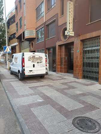 Fotografia tomada fuera de Repostería de Pinares - Panadería en Soria, Soria