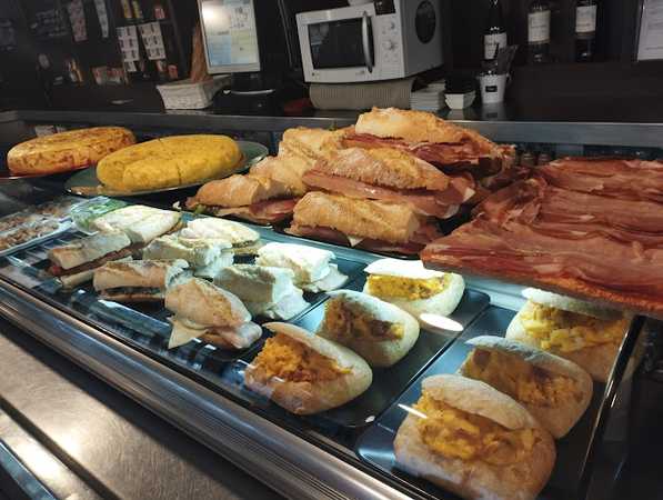 Fotografia tomada fuera de Cafetería Bar San Fernando - cafeterías en Cenicero, La Rioja