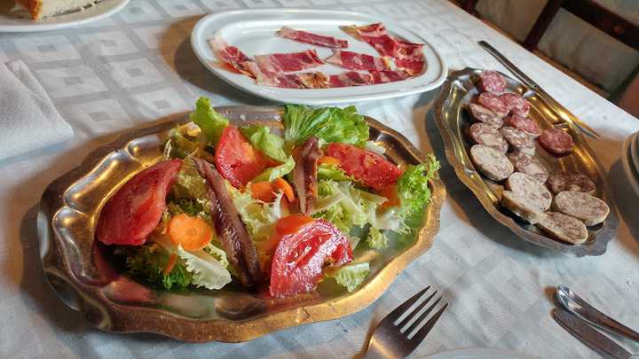 Fotografia tomada fuera de Restaurant Can Tura - restaurantes en Sant Aniol de Finestres, Girona