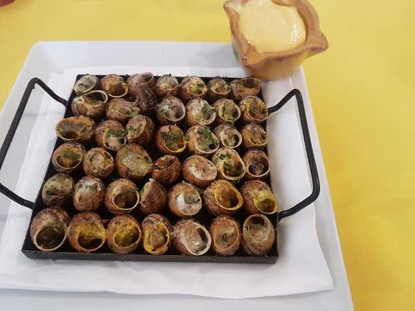 Fotografia tomada fuera de Restaurant El Passeig - restaurantes en Albatàrrec, Lleida