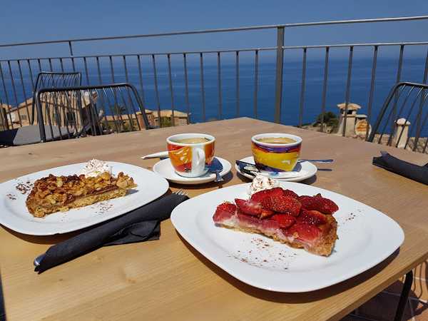 Fotografia tomada fuera de restaurant I cafè bellavista. - restaurantes en Banyalbufar, Baleares