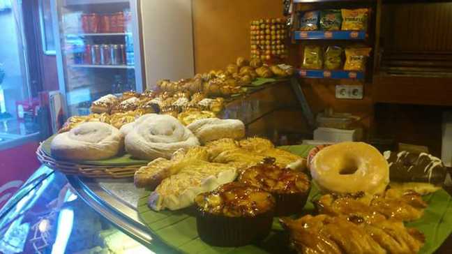Fotografia tomada fuera de Cafeteria Bolera La Vall - cafeterías en Rialp, Lleida