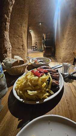 Fotografia tomada fuera de Restaurante Cueva del Túnel - restaurantes en Valdevimbre, León