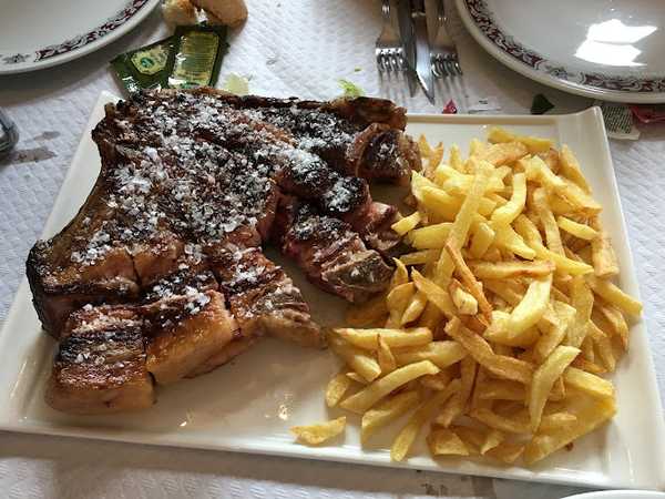 Fotografia tomada fuera de Restaurante Gure-Txoko - Restaurante vasco en Burón, León