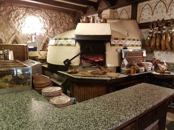 Fotografia tomada fuera de Restaurante La Tahona | Asador de carne Madrid - restaurantes en Madrid, Madrid