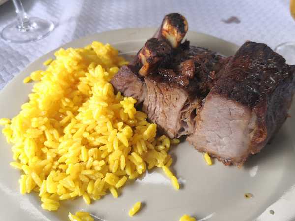 Fotografia tomada fuera de Restaurante Los Arcos - restaurantes en Santas Martas, León