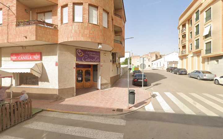 Fotografia tomada fuera de Cafetería Canela. - cafeterías en Caudete, Albacete