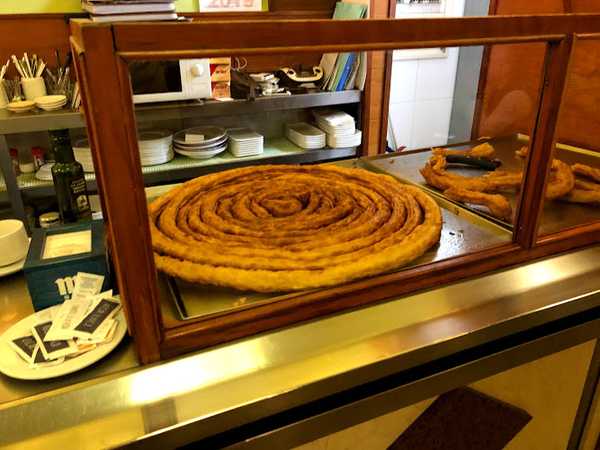 Fotografia tomada fuera de Cafetería Castillo Churrería. - cafeterías en Villarrobledo, Albacete