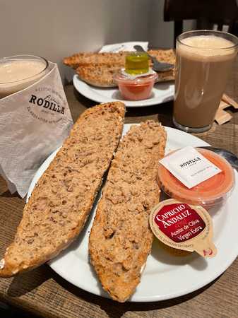 Fotografia tomada fuera de Rodilla - restaurantes en Madrid, Madrid