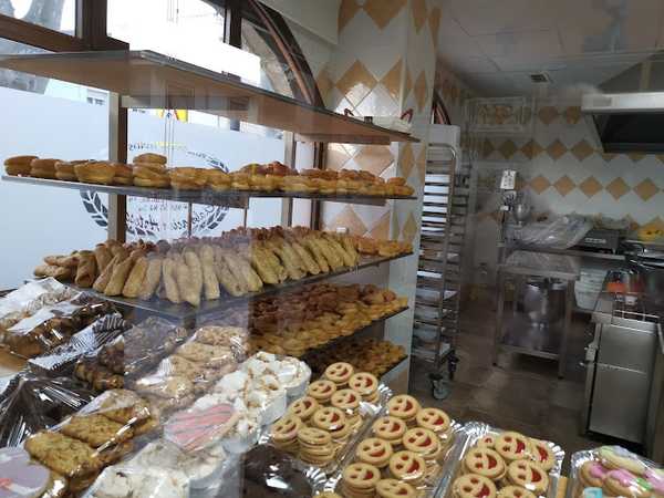 Fotografia tomada fuera de Roscos y Pestiños Conchita - Panadería en Vélez de Benaudalla, Granada
