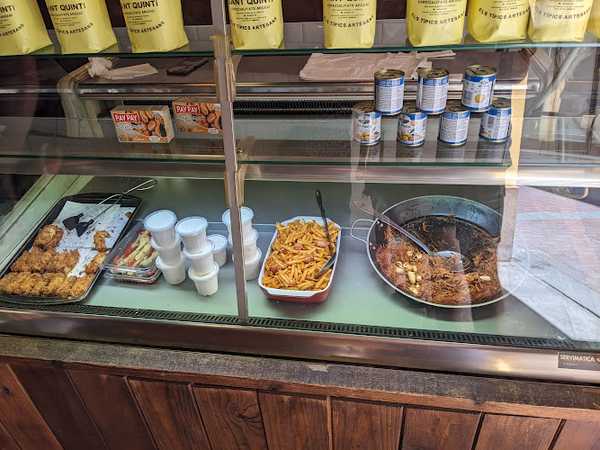 Fotografia tomada fuera de Rostisseria Nadal - restaurantes en Capellades, Barcelona