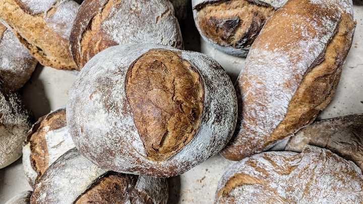 Fotografia tomada fuera de Rozas Panadería - Panadaría en Castro de Rei, Lugo