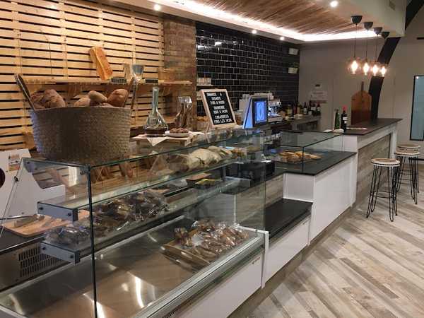 Fotografia tomada fuera de Rústic - Obrador Artesà - Forn de pa en Aitona, Lleida