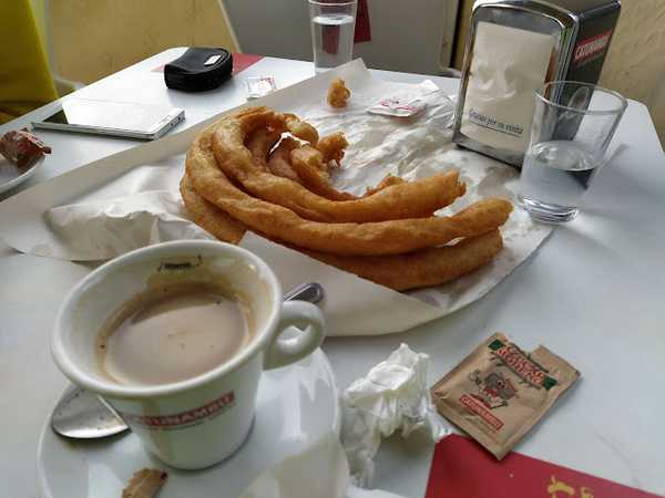 Fotografia tomada fuera de Sabores | Cafetería, Churrería, Heladería - cafeterías en Cartaya, Huelva