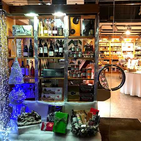 Fotografia tomada fuera de Sabores de Pueblo - Delicatessen en Aínsa, Huesca