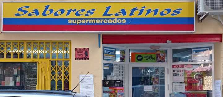 Fotografia tomada fuera de Sabores Latinos Supermercados - Tienda de alimentación en Orihuela, Alicante
