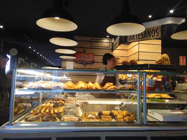 Fotografia tomada fuera de Salduba Panadería & Panadería - Cafetería en San Pedro Alcántara, Málaga