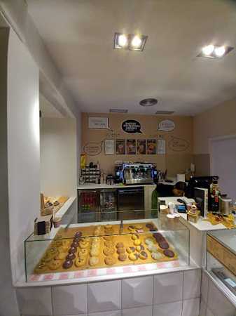 Fotografia tomada fuera de Salt In Cake - cinnamon rolls, cheesecakes and cookies - Pastelería en Madrid, Madrid