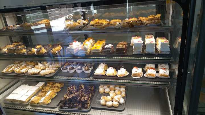 Fotografia tomada fuera de San isidro Bakery - Panadaría en ES, A Coruña