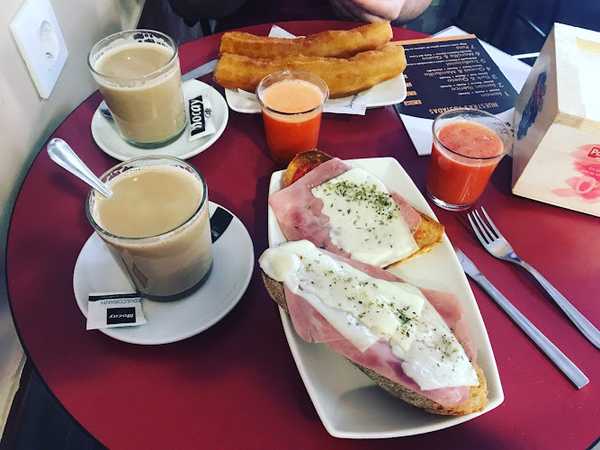 Fotografia tomada fuera de Cafetería Churrería Rosal de Ayala - Churrería en Plasencia, Cáceres