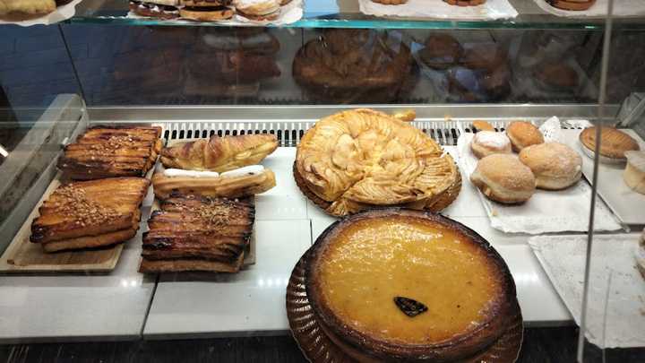 Fotografia tomada fuera de San Pelaio Bread&Coffee - Panadería en Donostia-San Sebastian, Gipuzkoa