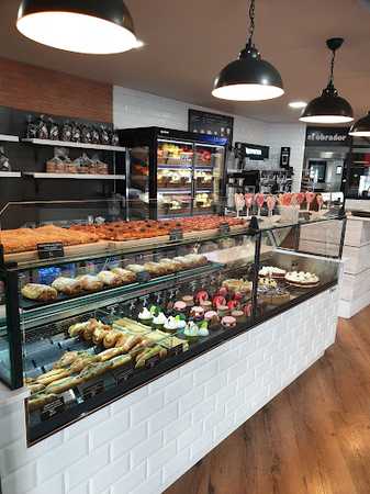 Fotografia tomada fuera de Sánchez Bakery Café Plaza - Cafetería en Tomelloso, Ciudad Real