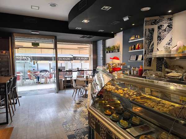 Fotografia tomada fuera de Cafetería Colmado - cafeterías en Úbeda, Jaén