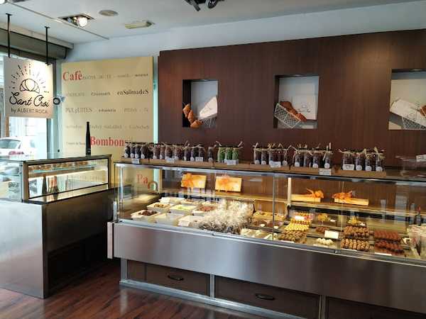 Fotografia tomada fuera de SANT CROI - Pasteles, Croissants y Café by ALBERT ROCA - Pastisseria en Barcelona, Barcelona