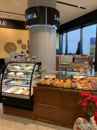 Fotografia tomada fuera de Santagloria Coffee & Bakery - cafeterías en Paredes, Asturias
