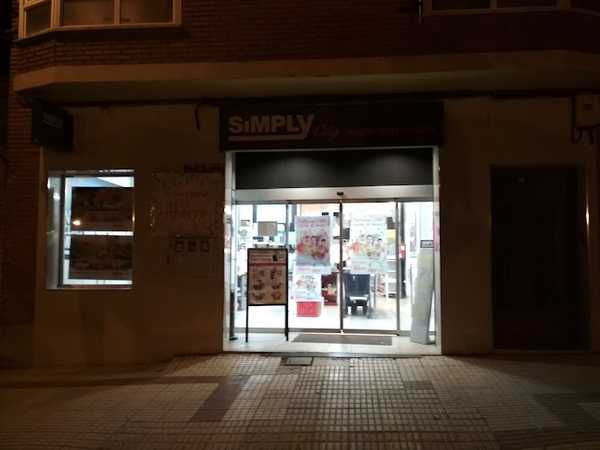 Fotografia tomada fuera de Simply - Supermercado en Roa, Burgos