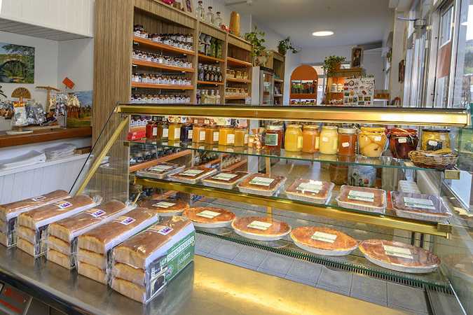 Fotografia tomada fuera de Sobaos La Zapita - Tienda de alimentación en Vega de Pas, Cantabria