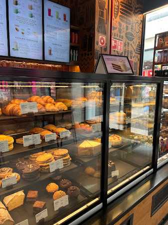 Fotografia tomada fuera de Starbucks - cafeterías en Esplugues de Llobregat, Barcelona
