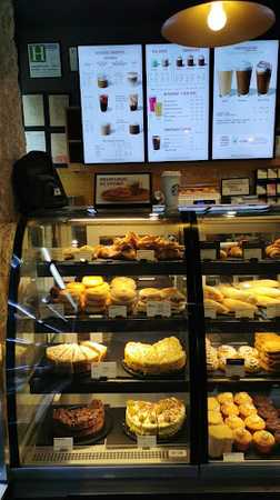 Fotografia tomada fuera de Starbucks - cafeterías en Madrid, Madrid