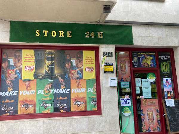 Fotografia tomada fuera de STORE 24 HORAS - Tienda de alimentación en Almería, Almería
